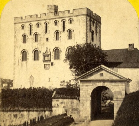 Under restaureringen i 1840-årene fikk bygningen flatt tak. 